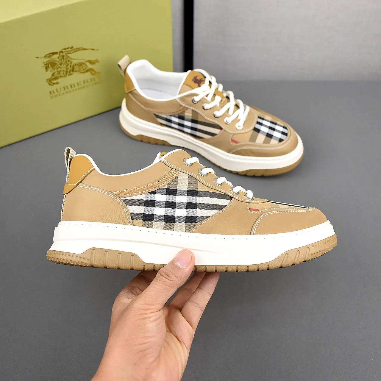 PP420❣️❣️❣️Burberry [Burberry] fashionable lace-up cloth shoes, uppers made of breathable fabric, rubber foam soles, men's size 38-44